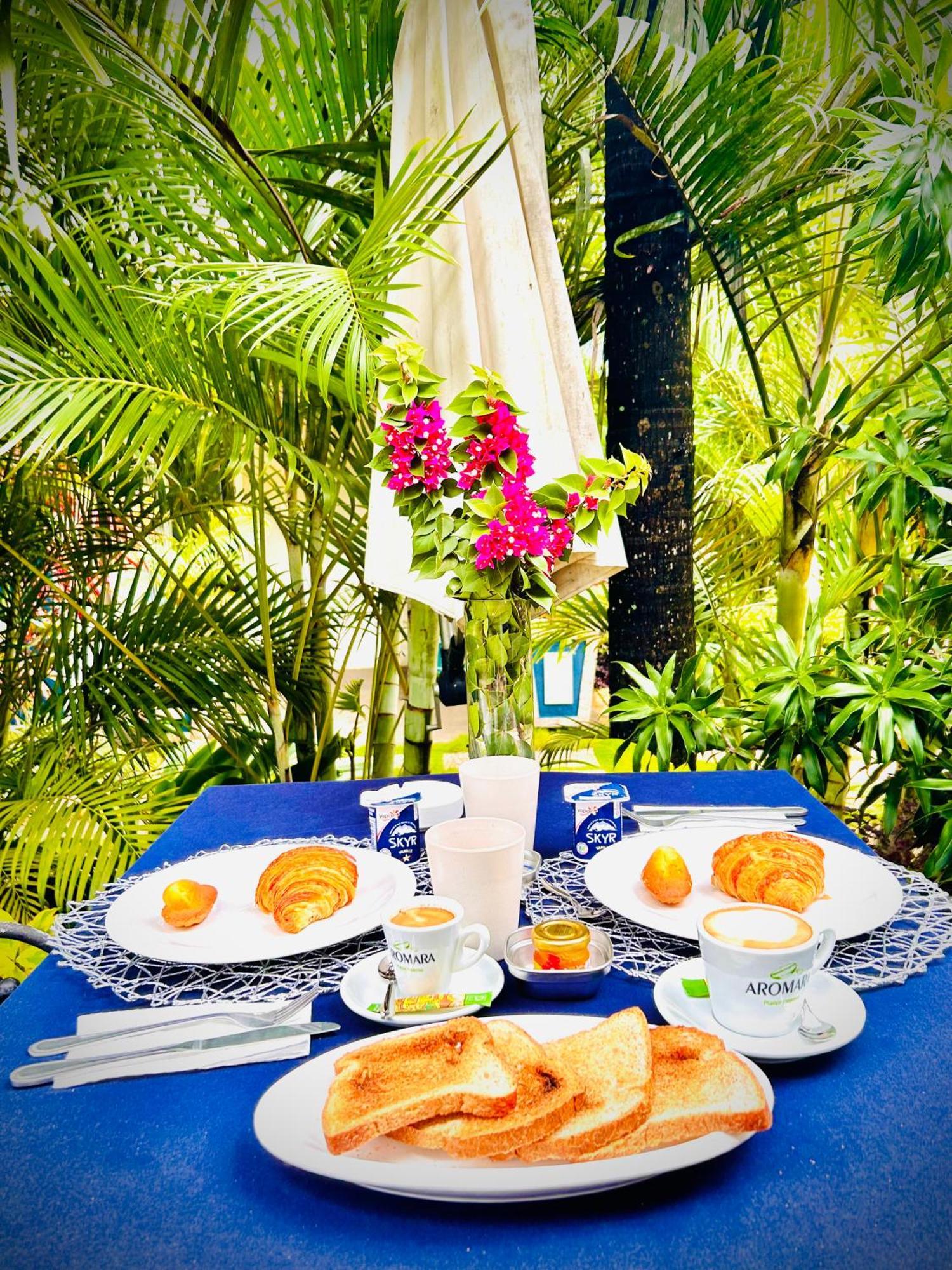 Preety Blue Residence Villas Grand Baie Bagian luar foto